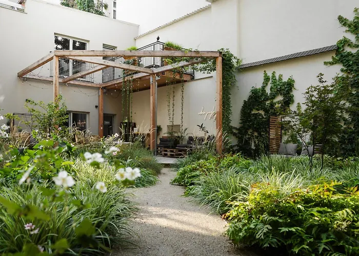 Urban Jungle 4*